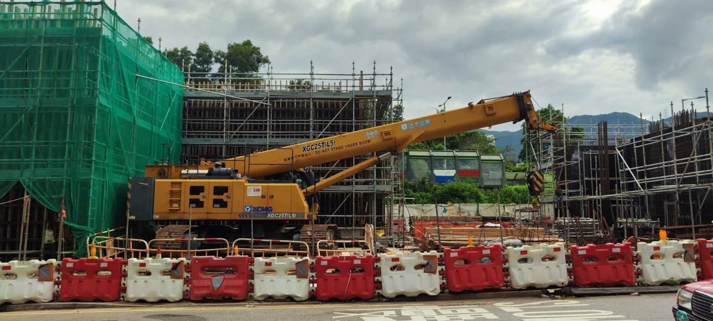 Crawler crane XGTC100
